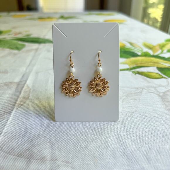 Sunflower Simple Gold White Bead Floral Summer Spring Casual Fun Earrings - Picture 1 of 8
